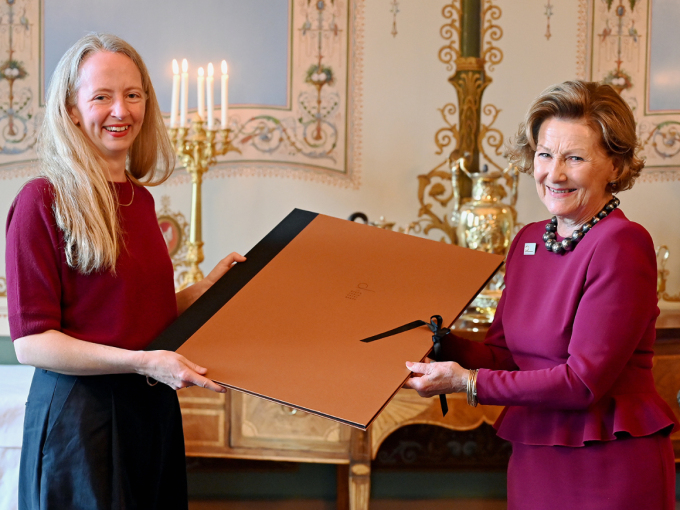 Queen Sonja presents the QSPA 2020 to Ciara Phillips. Photo: Sven Gj. Gjeruldsen, The Royal Court